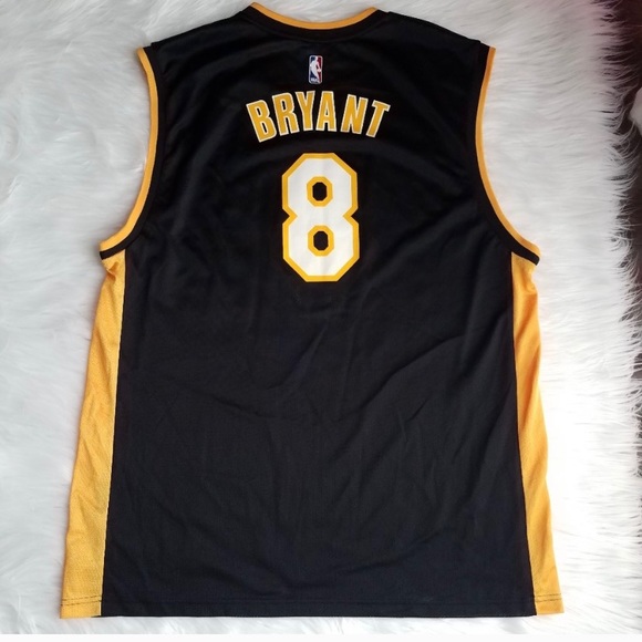 Kobe Bryant (Black Jersey) - Picture 2 of 3